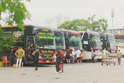 Người dân các tỉnh, thành về Hà Nội mừng Quốc Khánh