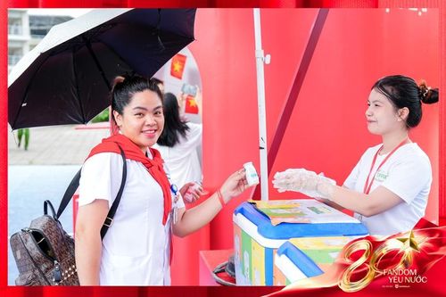 Hệ thống trạm khách A80 - nơi hỗ trợ, tiếp sức cho người dân xem diễu binh, diễu hành