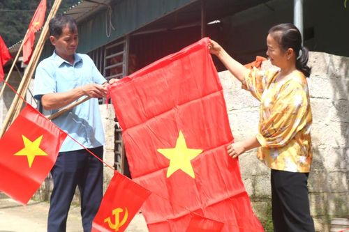 Tết Độc lập ở xóm vùng cao - Sắc cờ rực sáng, niềm tin lan tỏa