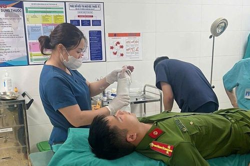 Tạm giữ Dương Công Tuấn vì đánh gãy tay phó trưởng công an xã