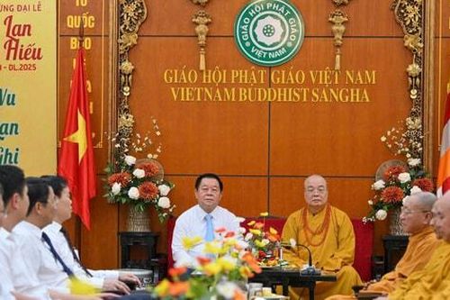 Trưởng ban Tuyên giáo và Dân vận Trung ương Nguyễn Trọng Nghĩa thăm, chúc mừng các cơ sở tôn giáo