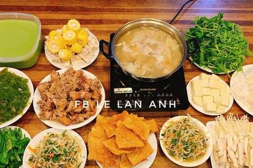 17 mâm cơm đãi gia đình dịp nghỉ Lễ của mẹ đảm ở Hà Nội khiến mọi người choáng váng
