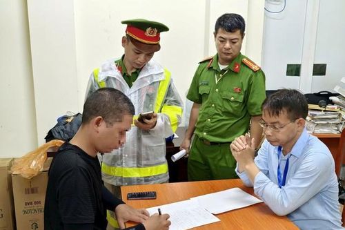 Liên tiếp phát hiện bãi xe 'chặt chém' quanh Quảng trường Ba Đình dịp Quốc khánh