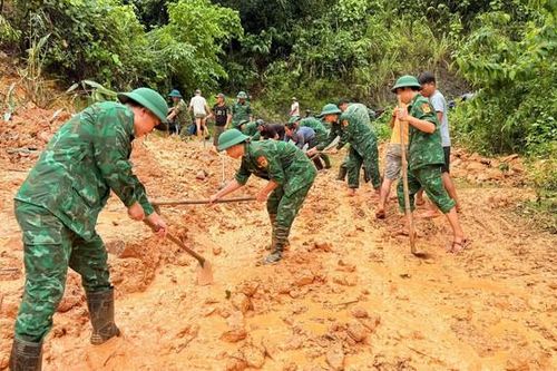 Mưa lớn do bão số 6 chia cắt nhiều xã miền Tây Nghệ An