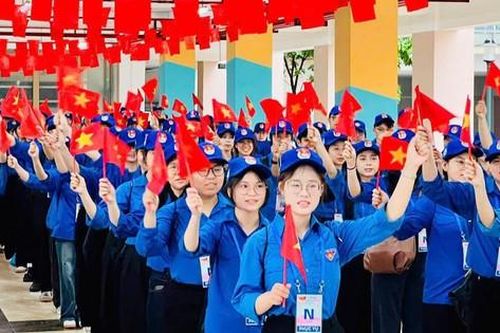 Hàng loạt trường đại học tặng mỗi sinh viên 100.000 đồng dịp Quốc khánh 2/9