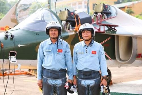 Những thầy giáo trên không trong nhiệm vụ A80