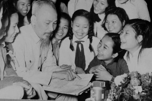 Bác Hồ và những câu chuyện truyền cảm hứng về tư tưởng 'học tập suốt đời'
