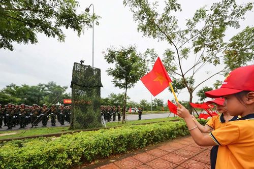 Mặt đường khát vọng