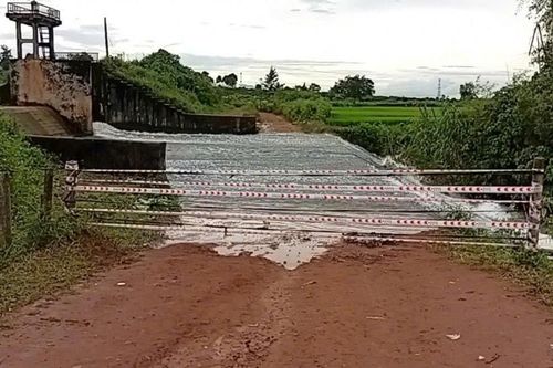 Gia Lai: Gia đình 3 người bị nước cuốn trôi khi đi qua đập tràn