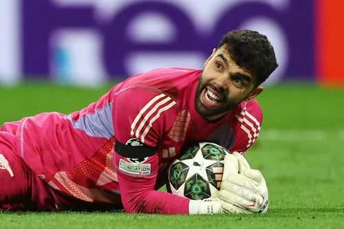 David Raya tìm được 'vật tế thần' sau khi thua Liverpool