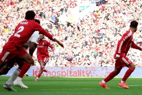 Szoboszlai chia sẻ bí quyết sút phạt giống Ronaldo
