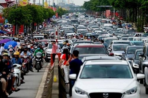Kiên quyết xử lý vi phạm an toàn giao thông khu vực Triển lãm ở Đông Anh