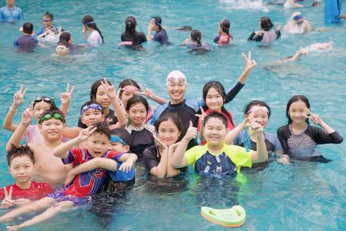 'Tiểu tiên cá' và hành trình truyền cảm hứng bơi lội