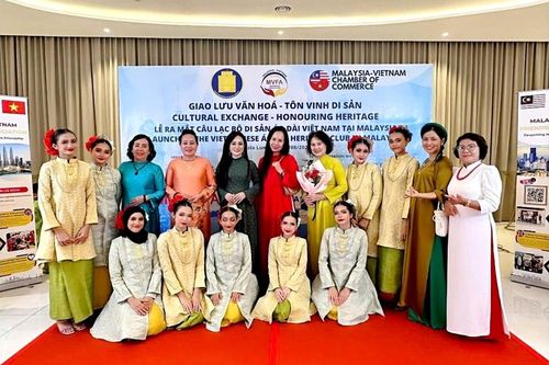 Ra mắt CLB Di sản Áo dài Việt Nam tại Malaysia