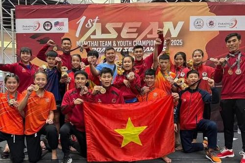 Nguyễn Trần Duy Nhất gặt hái thành công rực rỡ trên cương vị mới cùng đội tuyển Muay trẻ Việt Nam