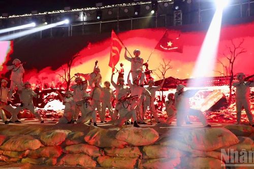 Triển lãm '95 năm Cờ Đảng soi đường' công nghệ tương tác 3D xuất hiện trên không gian số