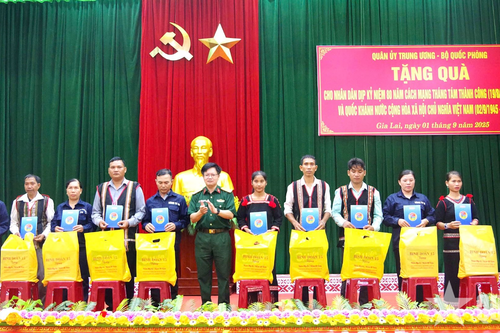 Binh đoàn 15 trao gần 14.000 suất quà tặng nhân dân nhân dịp Quốc khánh 2-9