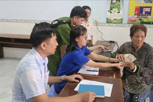 Phường Dĩ An (TPHCM): 98,5% người dân đã nhận tiền quà Tết Độc lập