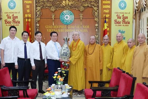 Thăm, chúc mừng các tổ chức tôn giáo