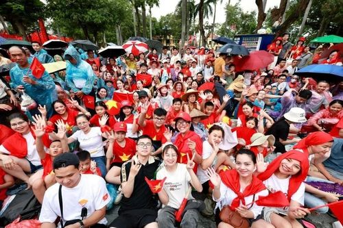 Những món đồ 'must-have' khi đi camp xem diễu binh 2/9