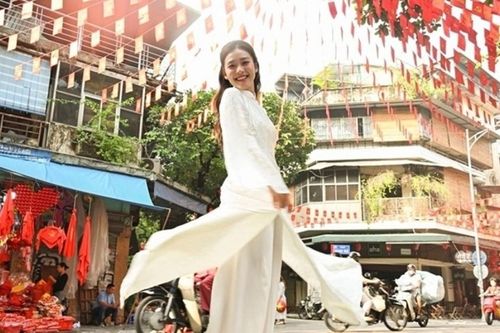 Dàn nghệ sĩ hân hoan đón Tết Độc lập tại Thành phố Hồ Chí Minh và Thủ đô Hà Nội