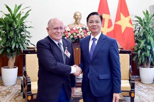 Ủy viên Thường vụ Đảng ủy Bộ Ngoại giao Ngô Lê Văn tiếp đoàn Đảng Cộng sản Brazil (PCdoB)