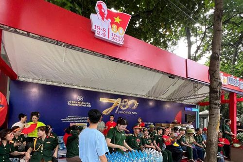 'Trạm khách: A80 Tự hào Việt Nam' – Điểm phục vụ nhân dân trong dịp 80 năm Quốc khánh 2/9