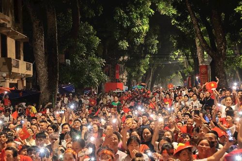 Hà Nội rộn ràng không khí đón Tết Độc lập, hàng vạn người chờ xem màn diễu binh - diễu hành