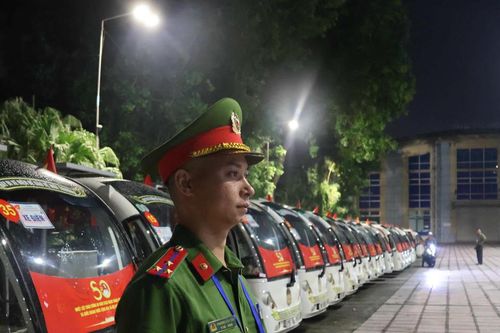 Phòng CSGT Hà Nội tiếp nhận 40 xe điện ưu tiên phục vụ cựu chiến binh và người cao tuổi