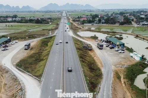 Trạm dừng nghỉ cao tốc Bắc Nam vẫn tạm bợ, xuống cấp