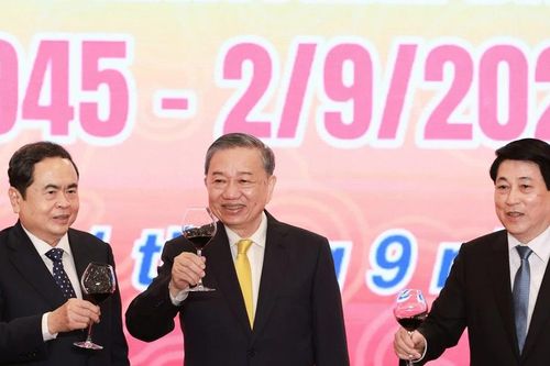 Lãnh đạo Việt Nam chiêu đãi trọng thể khách quốc tế dự 80 năm Quốc khánh