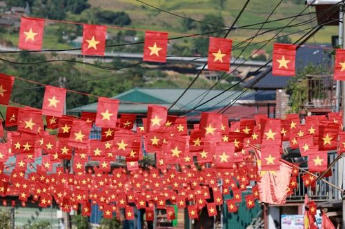Cảnh rực rỡ ở bản Tả Van mừng Quốc khánh