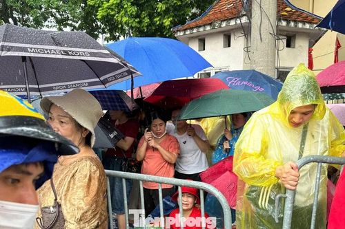 Chi hơn 5 triệu đồng một đêm xem diễu binh, diễu hành