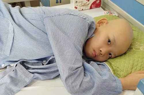 Báo VietNamNet trao hơn 84 triệu đồng đến em Lý Mai Thanh bị ung thư xương hàm