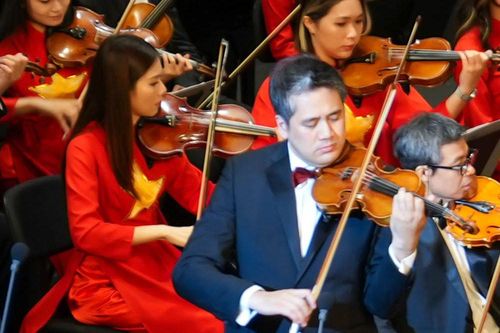 NSND Bùi Công Duy khiến khán giả mê đắm khi chơi hai bản nhạc tuyệt tác thế giới