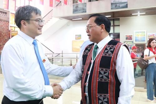Lãnh đạo Hà Nội ra ga đón đại biểu dự Đại lễ A80, phường bố trí chỗ ngủ đêm cho người dân