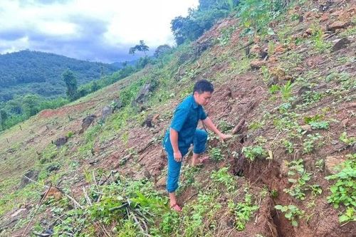 Nghệ An: Núi, cầu nứt toác, ngập lụt nhiều nơi sau những ngày mưa triền miên không dứt