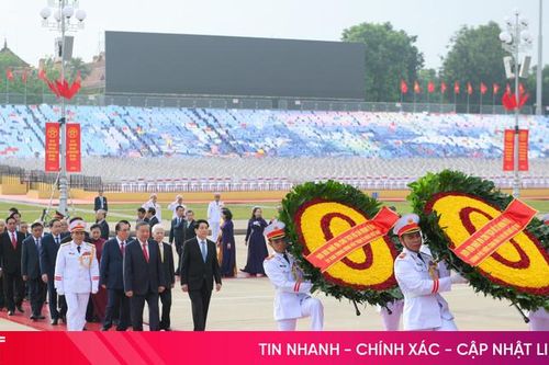 Các đồng chí lãnh đạo Đảng, Nhà nước vào Lăng viếng Chủ tịch Hồ Chí Minh