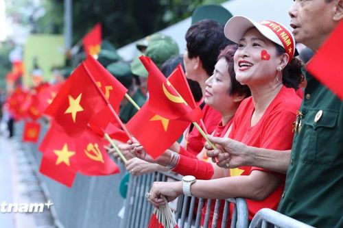 Hành xử đúng mực với các đoàn diễu binh 'ngoại' để lan tỏa tinh thần mến khách