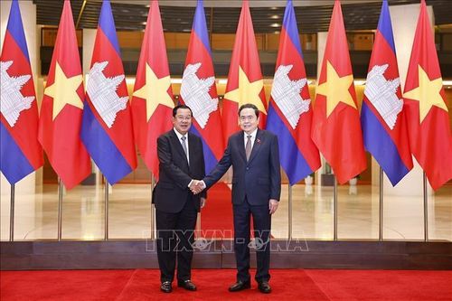Chủ tịch Quốc hội tiếp Chủ tịch Thượng viện Campuchia Hun Sen