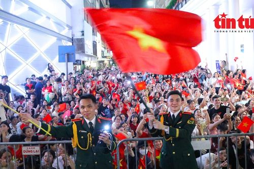 Không khí sôi động chào đón Quốc khánh 2/9 tại Quảng trường Cách mạng Tháng Tám
