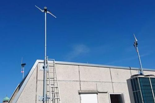 Turbine điện gió 'mọc' trên mái nhà, âm thầm tạo ra 615 kWh điện 'xanh'