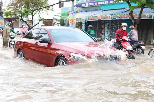 Các bộ phận trên xe ô tô nên kiểm tra sau những ngày mưa bão