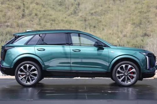 SUV hạng sang giá hơn 1,4 tỷ đồng có gì để so kè cùng Mercedes-Benz GLC?