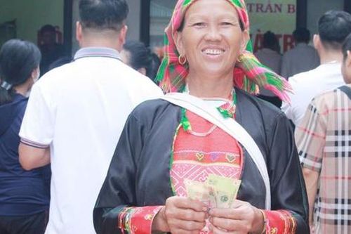 Người dân các tỉnh miền núi phía Bắc xúc động nhận quà Quốc khánh 2/9