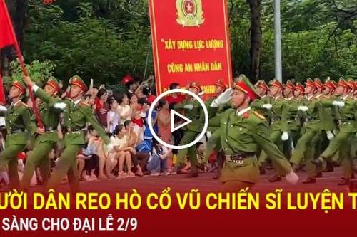 Người dân reo hò cổ vũ chiến sĩ luyện tập sẵn sàng cho Đại lễ 2/9