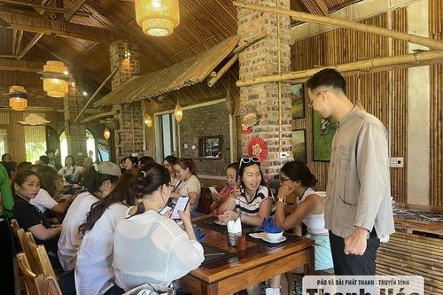 Khu Du lịch sinh thái cộng đồng Pù Luông rộn ràng đón khách