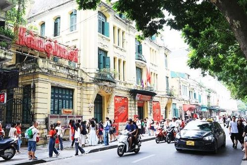 Trạm dừng chân, check-in tuyệt đẹp cho người dân đi xem A80 tại Báo Hànôịmới