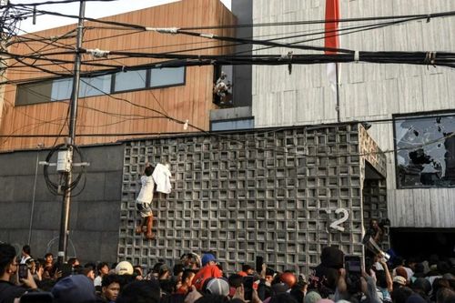 Biểu tình lan rộng ở Indonesia, cảnh báo an ninh cho công dân nước ngoài