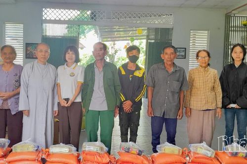 Xuân Hải: Trao 75 suất quà Vu Lan cho hộ nghèo, cận nghèo
